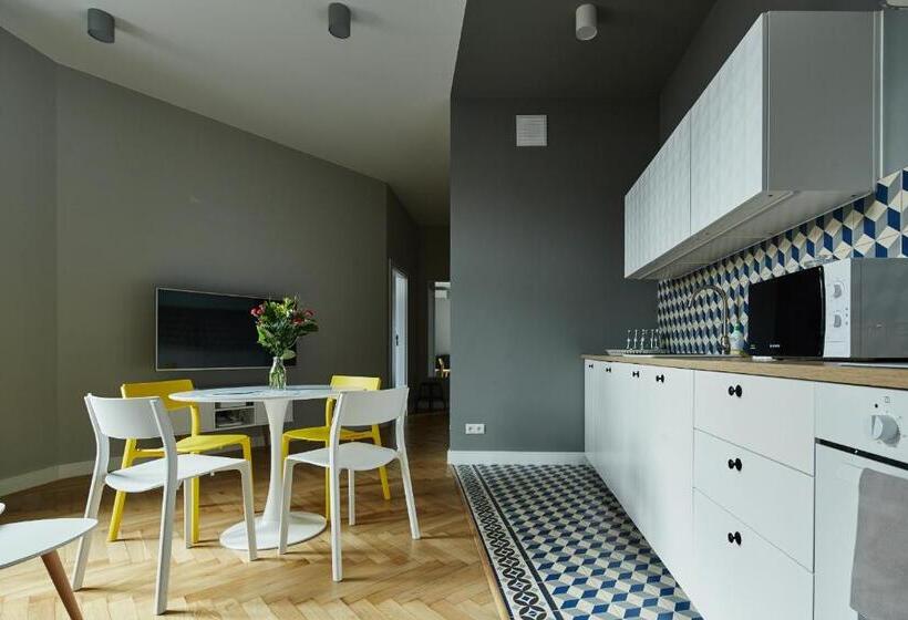 דירת שני חדרים, Playroom Apart