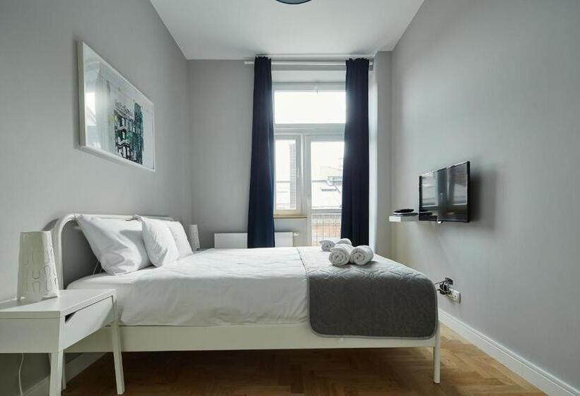 דירת שני חדרים, Playroom Apart