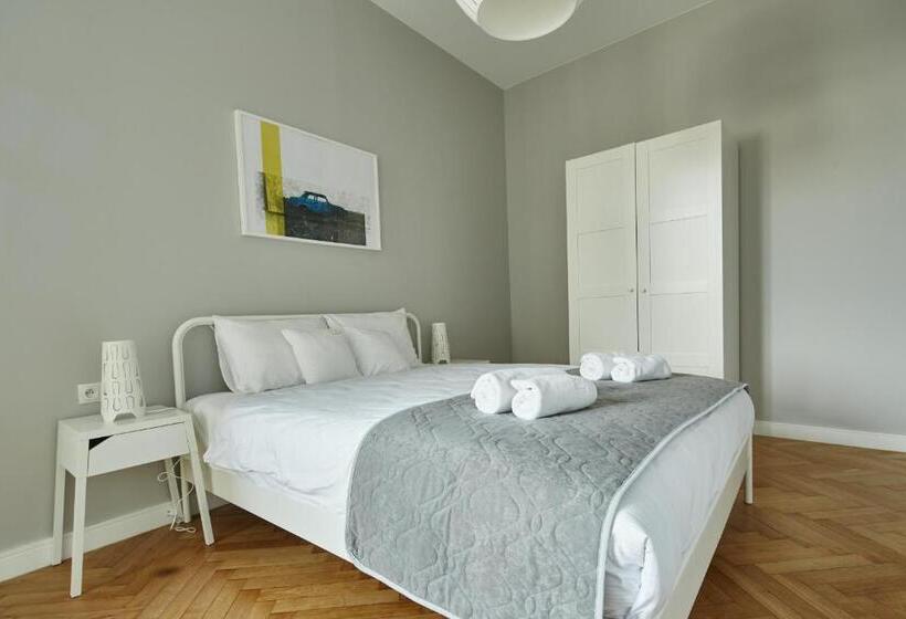 דירת שני חדרים, Playroom Apart