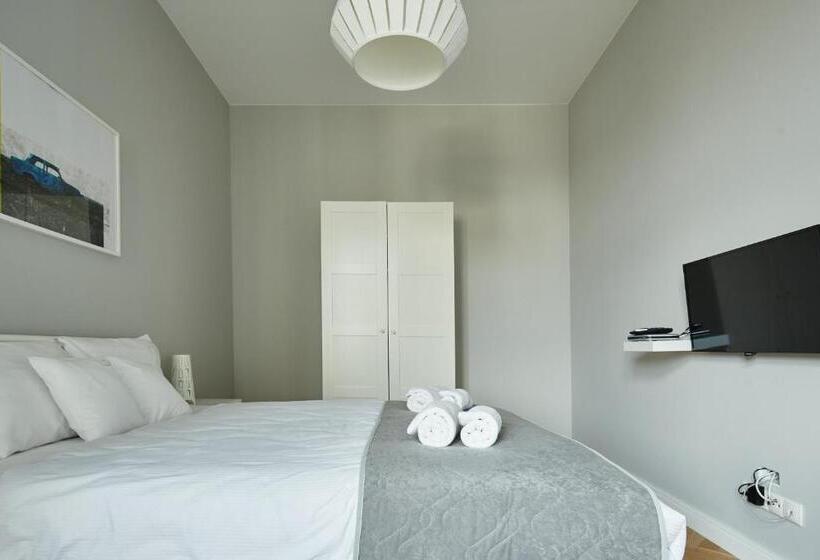 דירת שני חדרים, Playroom Apart