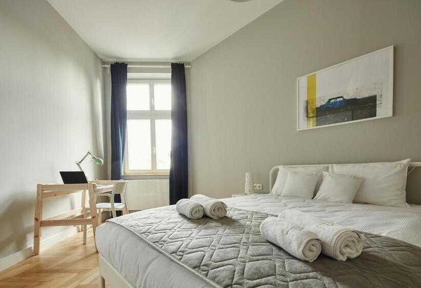 דירת שני חדרים, Playroom Apart