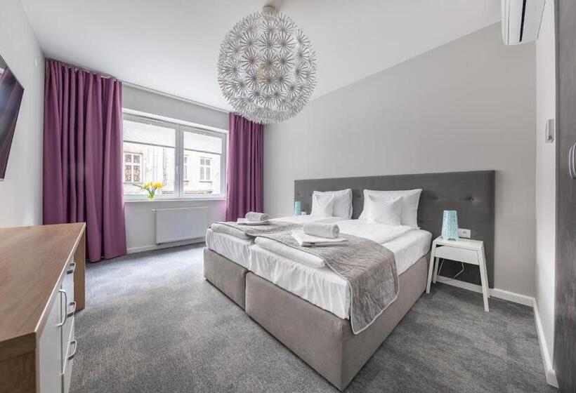 חדר סטנדרט לשלושה, Playroom Apart