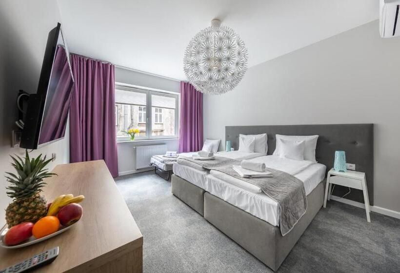 חדר דלוקס, Playroom Apart