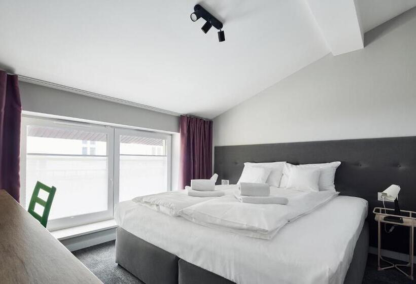 חדר אקונומי, Playroom Apart