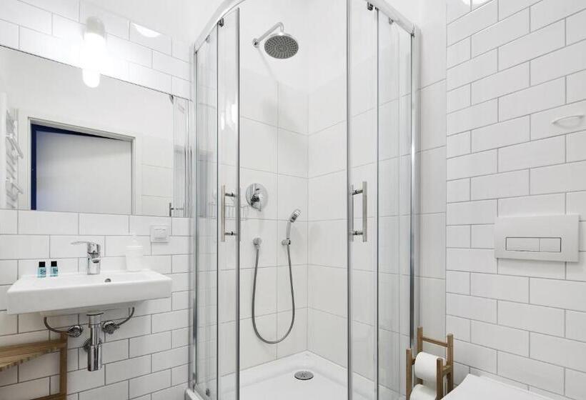 חדר אקונומי, Playroom Apart