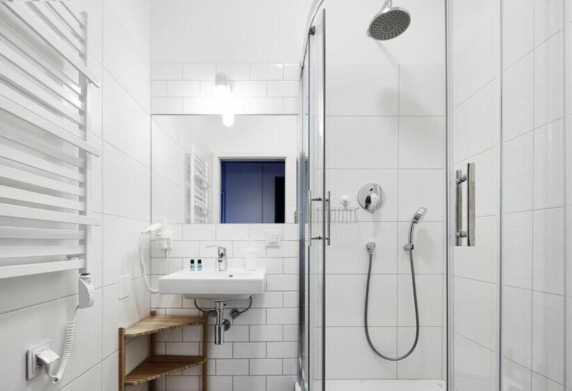 חדר אקונומי, Playroom Apart