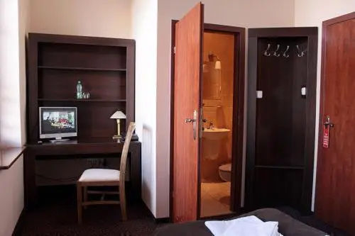 Standard Yhden Hengen Huone, A  Propos Hotel, Restauracja, Club