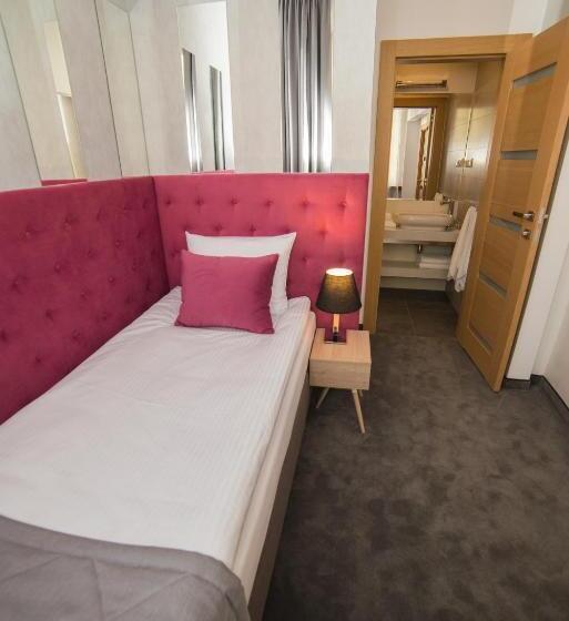 اتاق استاندارد سه نفره, Arte