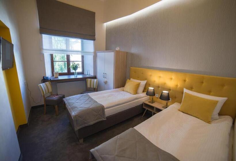 اتاق اکونومی, Arte