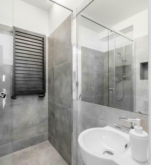 اتاق خانوادگی, B&b Sport Rooms