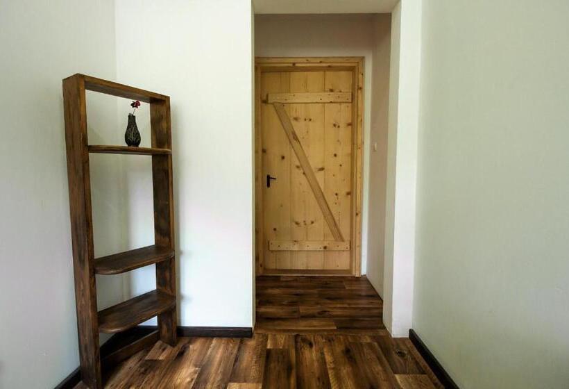 חדר סטנדרט, Kremenaros