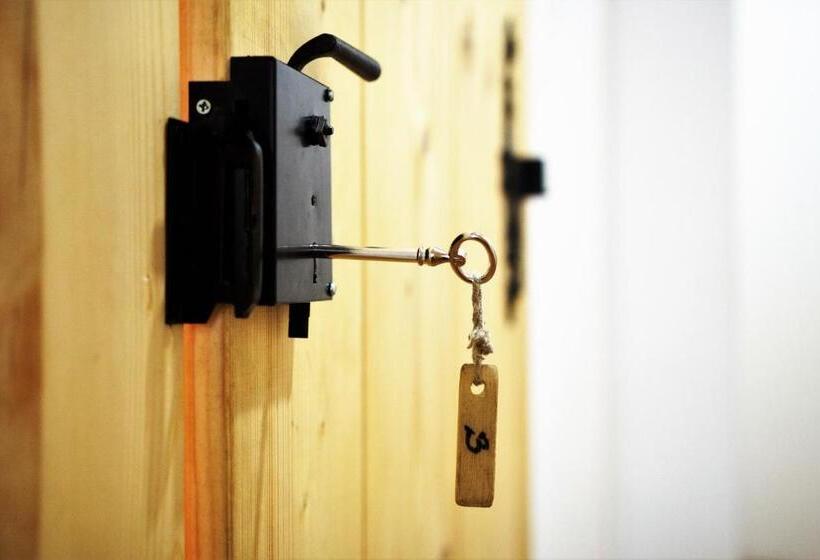 חדר בסיסי חדר אמבטיה משותף, Kremenaros