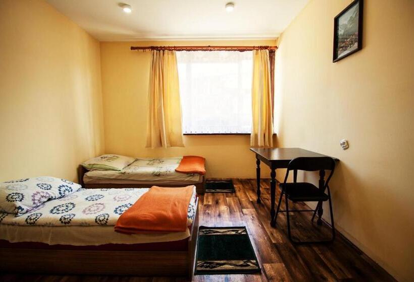 חדר סטנדרט לשלושה עם חדר אמבטיה משוף, Kremenaros