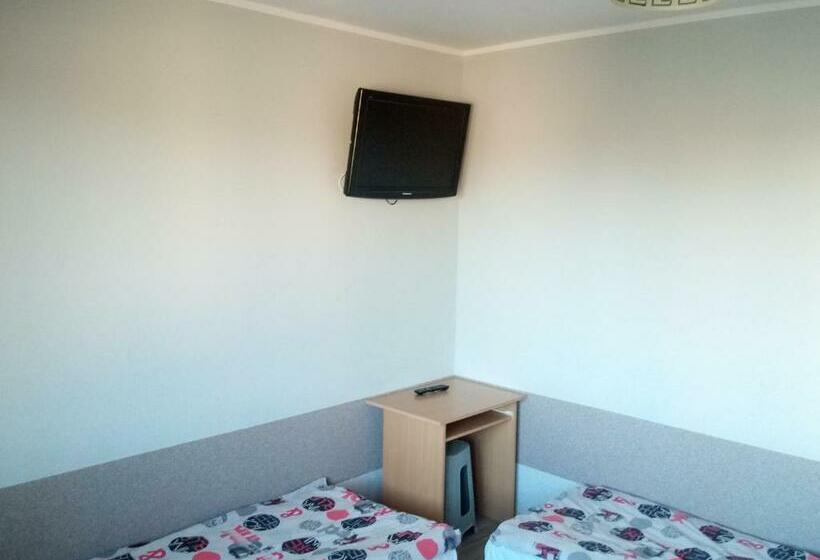 اتاق استاندارد چهارنفره با سرویس بهداشتی مشترک, Noclegi Przy Szpitalu