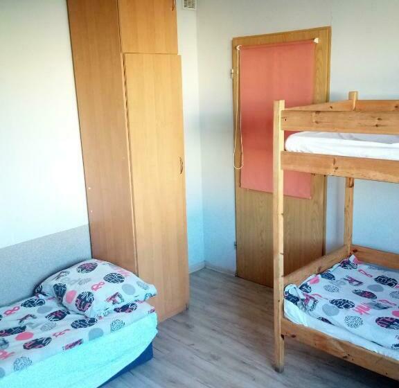 اتاق استاندارد چهارنفره با سرویس بهداشتی مشترک, Noclegi Przy Szpitalu