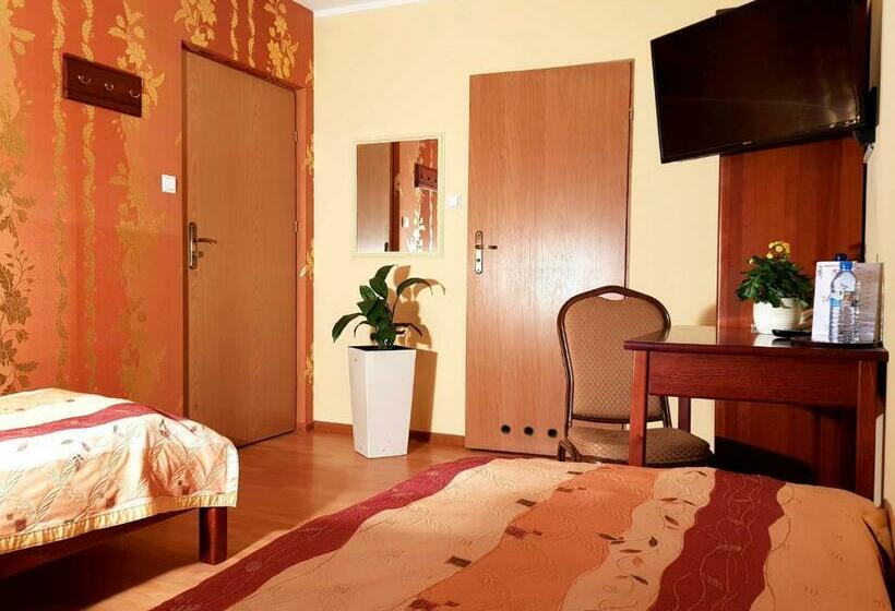 Номер Стандарт, Restauracja Hotel Przystan