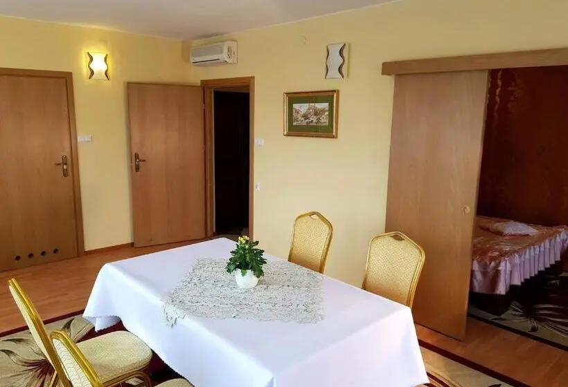 آپارتمان 1 خوابه, Restauracja Hotel Przystan