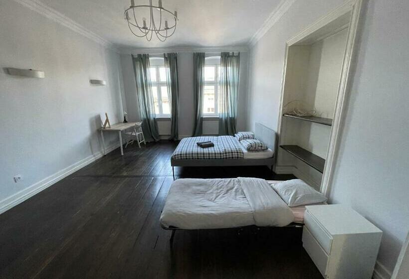 اتاق استاندارد, U Romana