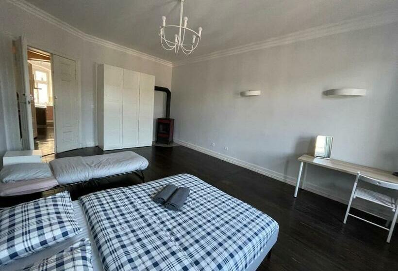 اتاق استاندارد, U Romana