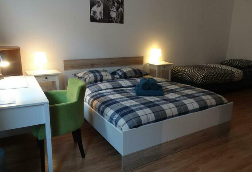 اتاق استاندارد, U Romana