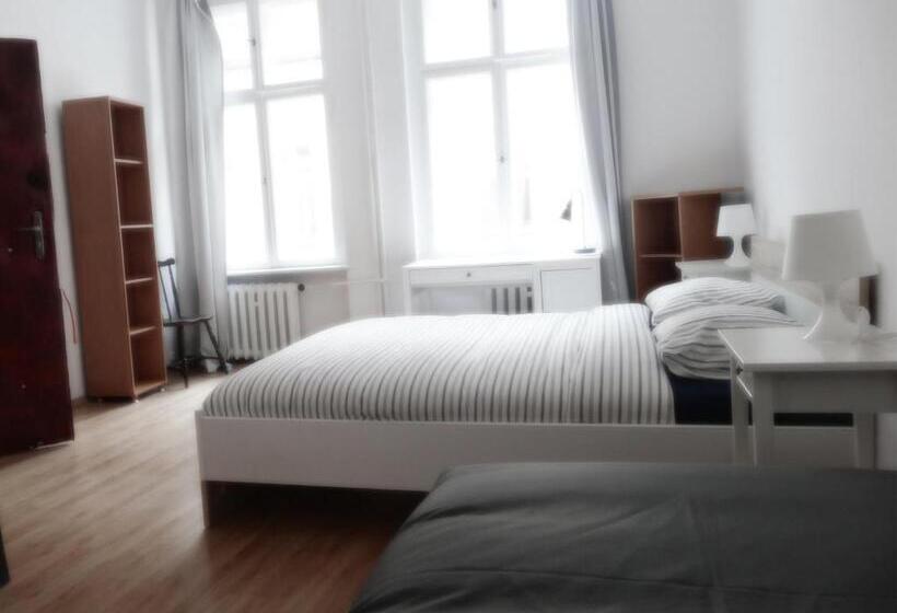 اتاق استاندارد, U Romana