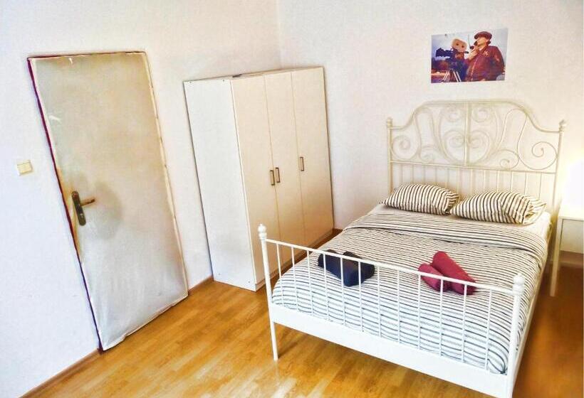 اتاق استاندارد با سرویس بهداشتی مشترک, U Romana