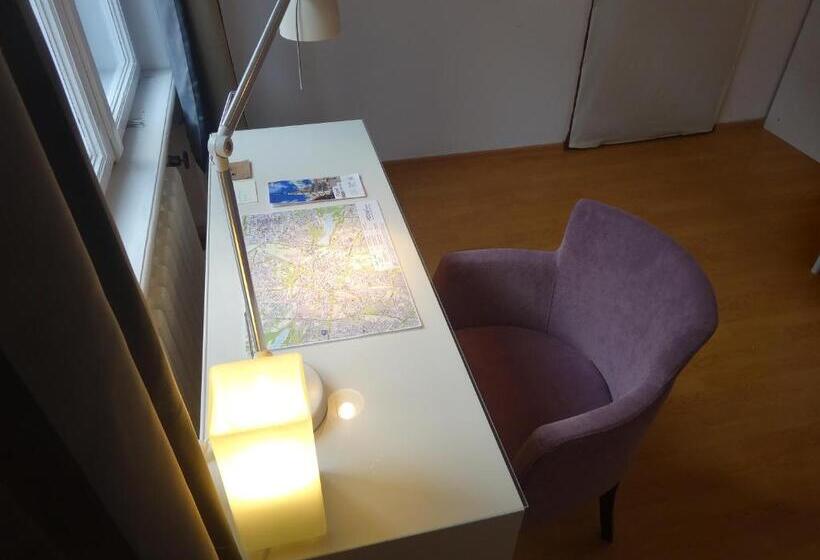 اتاق استاندارد با سرویس بهداشتی مشترک, U Romana