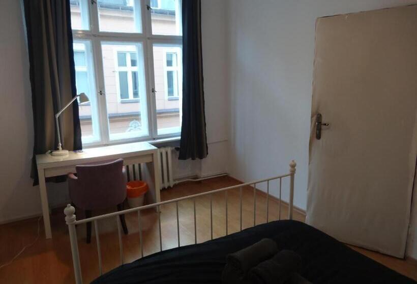 اتاق استاندارد با سرویس بهداشتی مشترک, U Romana