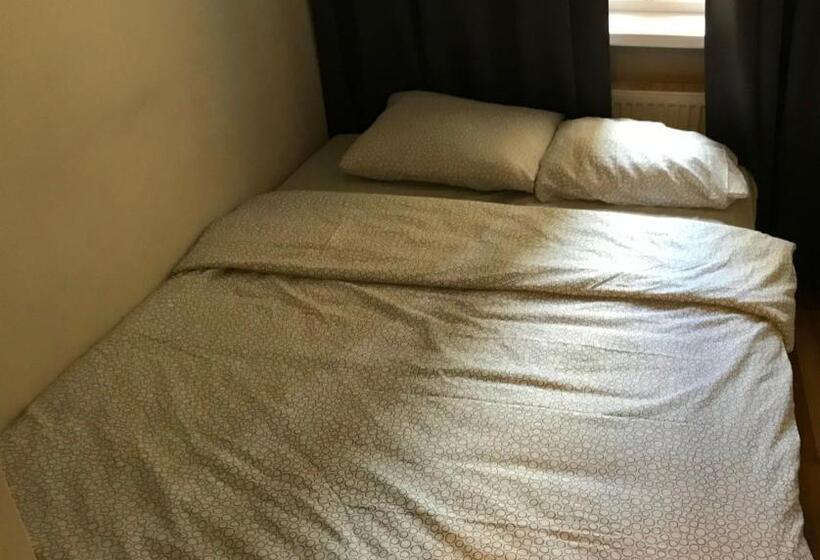 اتاق اکونومی, U Romana