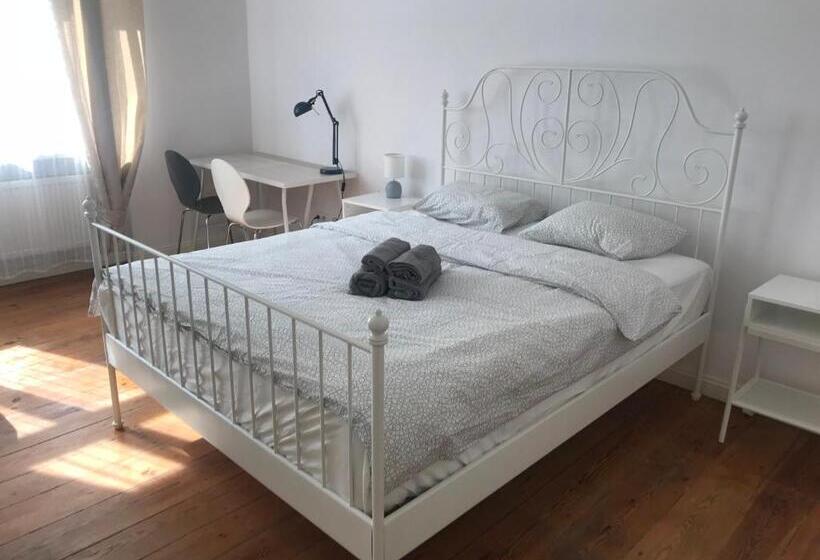 اتاق لوکس, U Romana