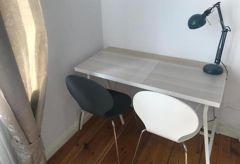 اتاق لوکس, U Romana