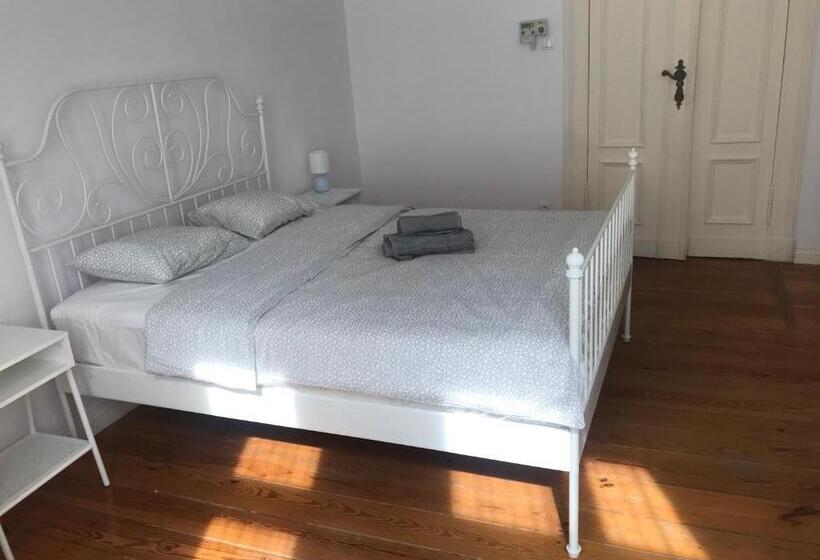 اتاق لوکس, U Romana