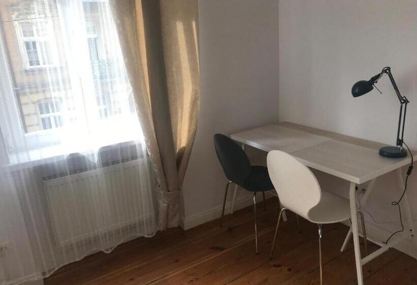 اتاق لوکس, U Romana