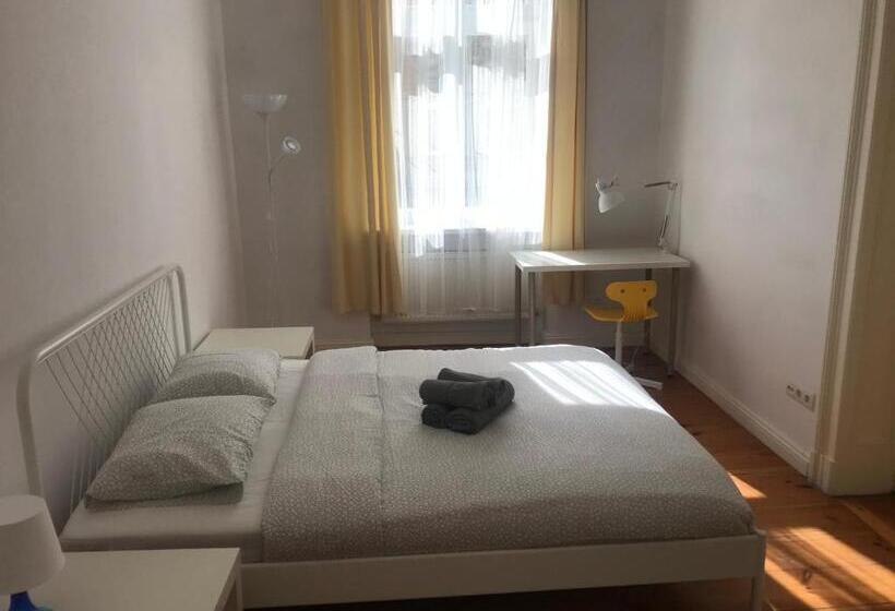 اتاق خانوادگی, U Romana