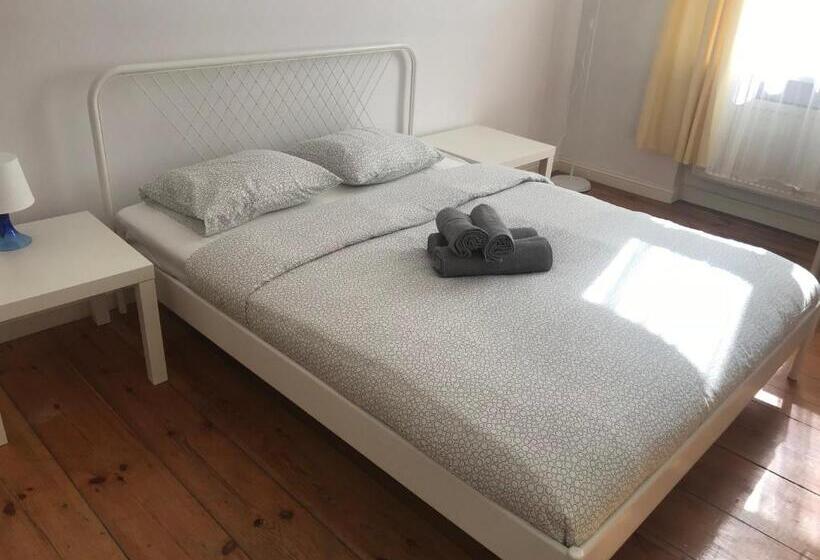 اتاق خانوادگی, U Romana