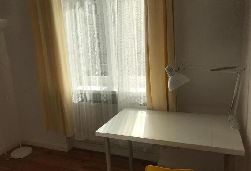 اتاق خانوادگی, U Romana