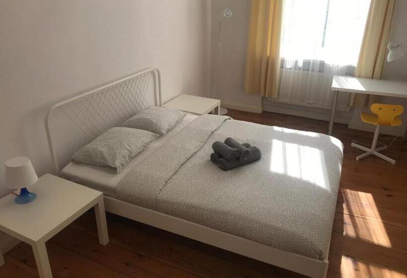 اتاق خانوادگی, U Romana