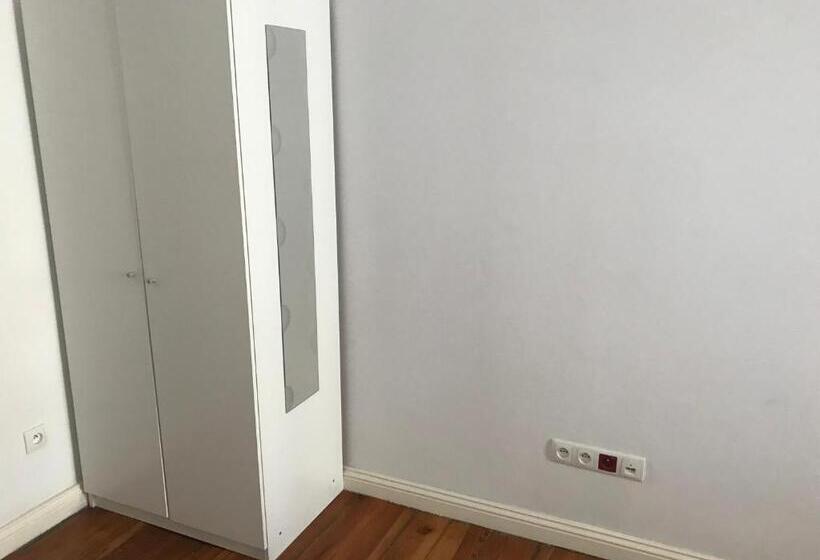 اتاق خانوادگی, U Romana