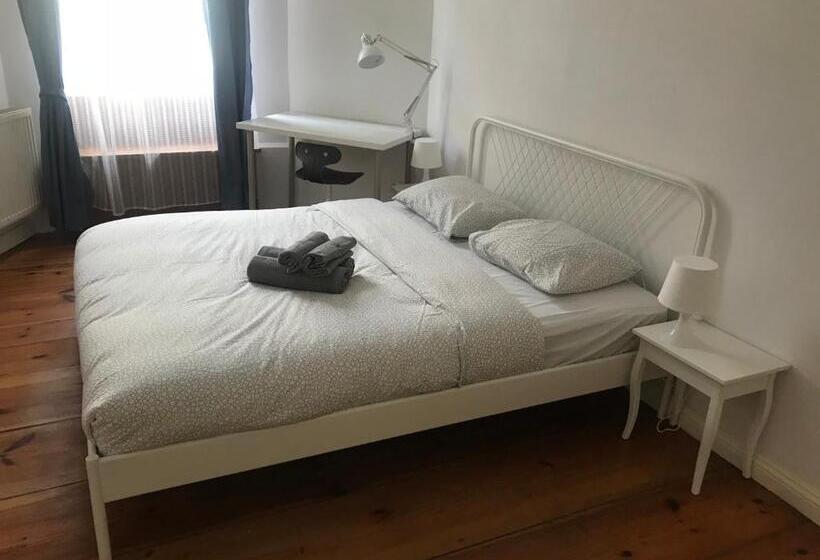 اتاق خانوادگی, U Romana