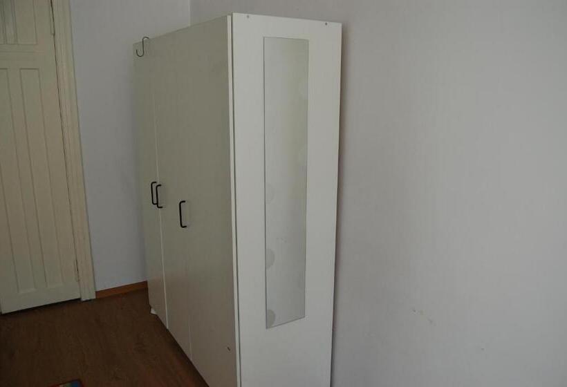 اتاق لوکس با بالکن, U Romana