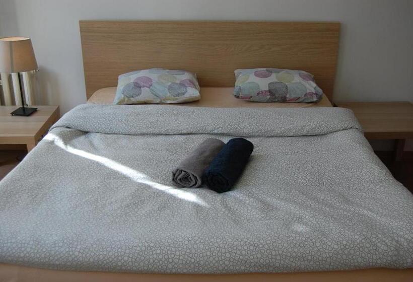 اتاق لوکس با بالکن, U Romana