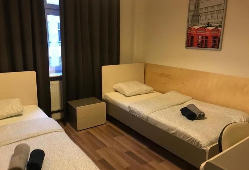 اتاق سوپریور با چشم‌انداز شهر, U Romana