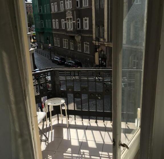 اتاق استاندارد با بالکن, U Romana