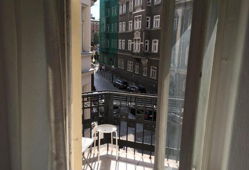 اتاق استاندارد با بالکن, U Romana