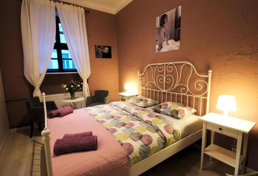 اتاق سوپریور, U Romana