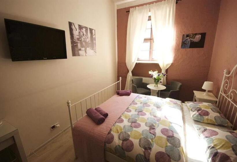 اتاق سوپریور, U Romana