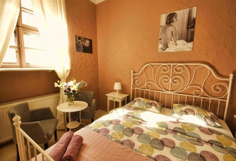 اتاق سوپریور, U Romana