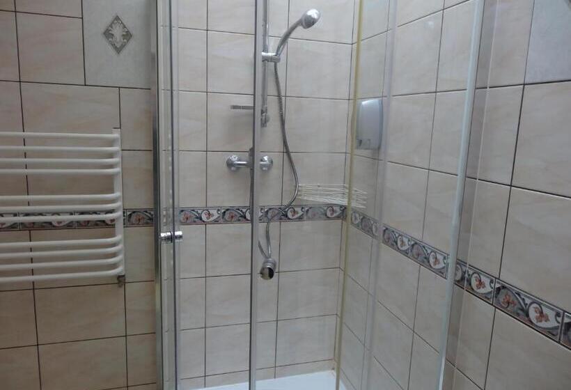 اتاق چهار تخته با دستشویی مشترک, U Romana