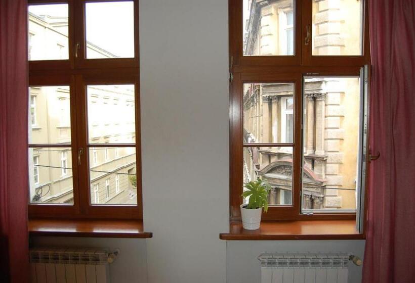 اتاق استاندارد, U Romana