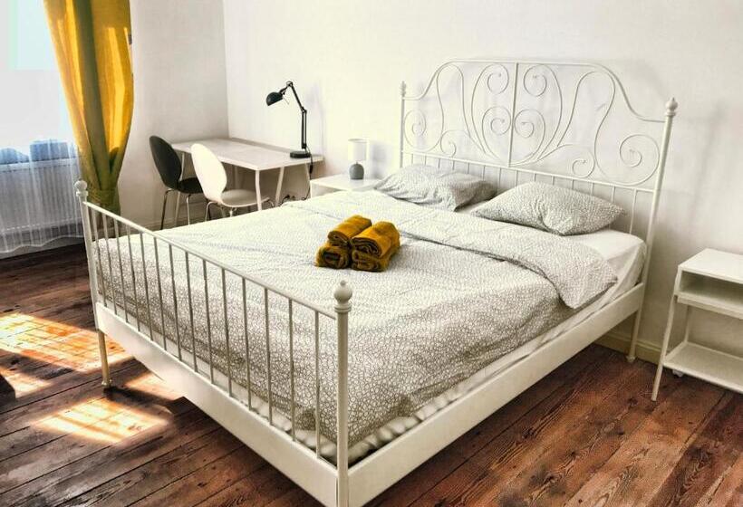 اتاق استاندارد, U Romana